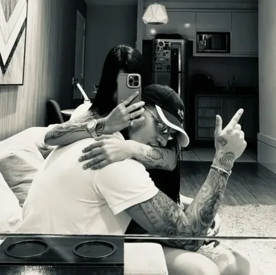 Thiago Veigh: Conoce al personaje principal de nuestro mundo de IA, con una lista de rasgos de carácter y capacidades de chat de IA.	