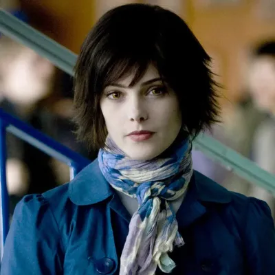 Alice Cullen: Avatar de namorada/namorado de IA personalizável com traços de personalidade realistas
