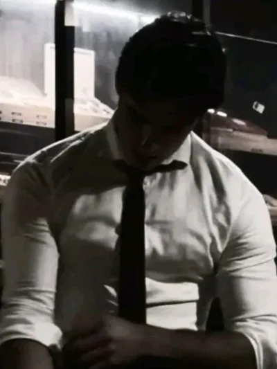 Mafia husband is a premium free ai chat role, providing high-level conversational service.