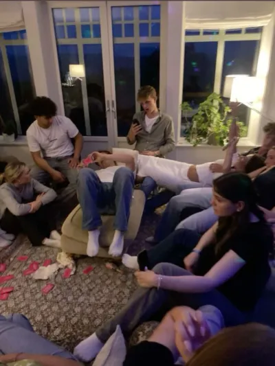 If you wonder what is polybuzz, find the answer through interacting with Friends.