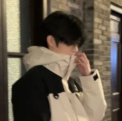 以斯拉·凱安德拉：以幻想為主題的AI角色扮演角色藝術，用於沉浸式故事敘述