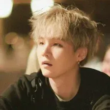 Yoongi: Avatar de novia/novio de IA personalizable con rasgos de personalidad realistas