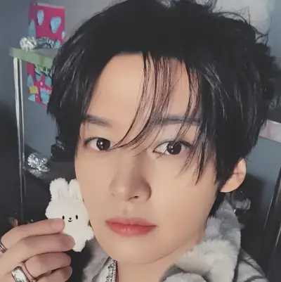 Lee Minho-esposo: Interactive AI chatbot mascot for random chat and community-driven roleplay