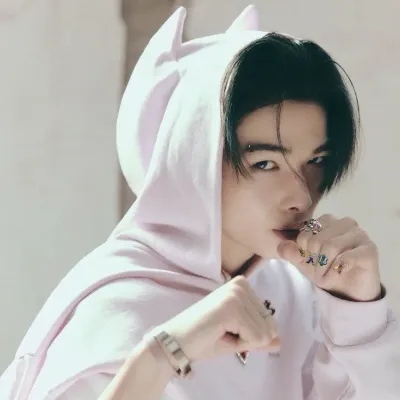 Talk to Ni-ki, your interactive talk AI friend for creative adventures.