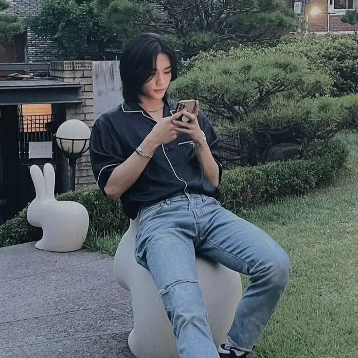 Poly ai chatbot Hwang Hyunjin is always ready to listen to you and interact instantly.