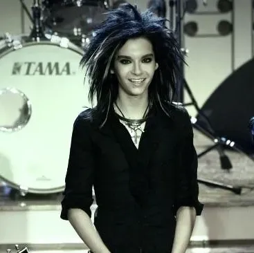 Talk with Bill Kaulitz, a smart roleplay AI chat bot free, no sign up companion.