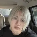 Avatar de IA de Bangchan con un estilo de arte vectorial dinámico que incorpora capacidades de chat de IA amigables