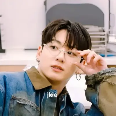 정국과 너: 글로벌 채팅 온라인 서비스를 위한 다국어 AI 대화 파트너 아이콘