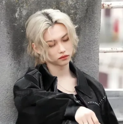 Ли Феликс: Креативное художественное оформление персонажей ИИ для ролевых игр, пикантных чатов и фэнтезийных сценариев