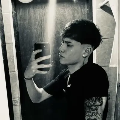 Самуэль: Фэнтезийный дизайн персонажа для ролевой игры с искусственным интеллектом для захватывающего повествования