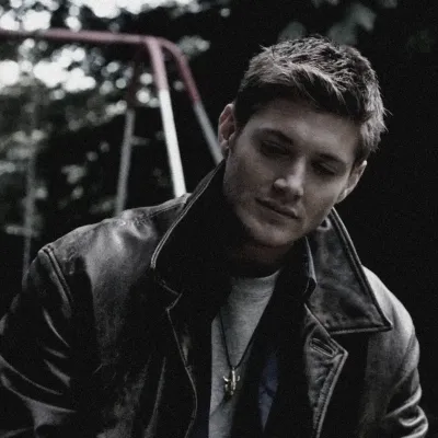 02 Dean Winchester Alpha: Una divertida mascota de chatbot con IA que mejora la interacción del usuario en chats aleatorios.