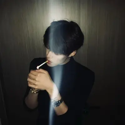溫時晏:多語言AI對話夥伴圖標,適用於全球線上聊天服務
