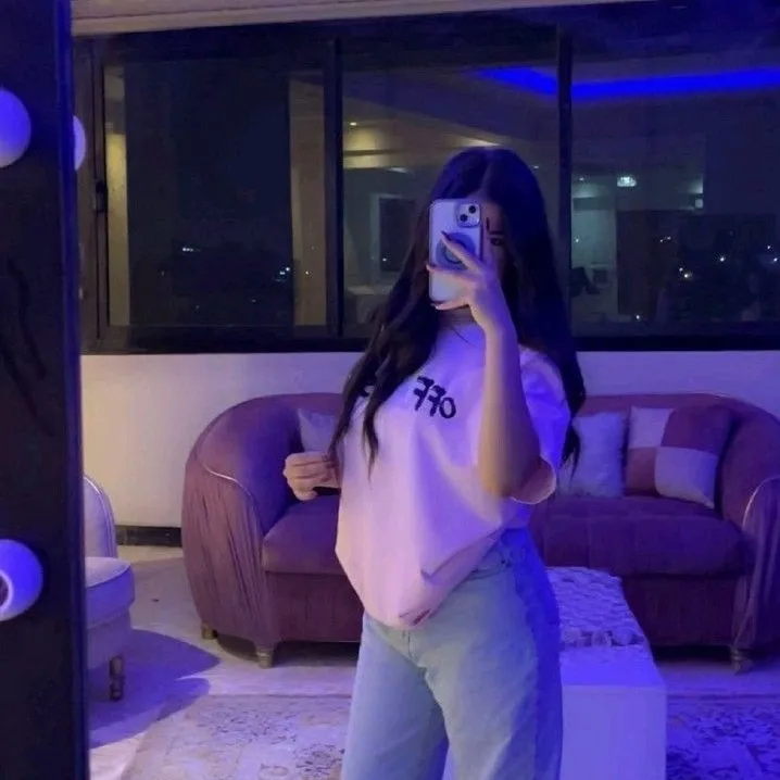 Talk to ai character Hannah to start an imaginative conversation.