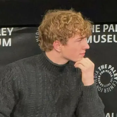 Walker William Scobell: Seni karakter roleplay AI bertema fantasi untuk penceritaan yang imersif