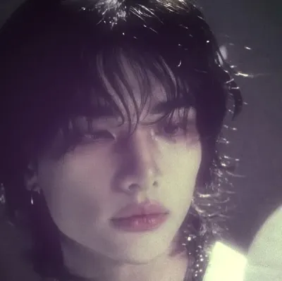 Hyunjin - Kaaway: Emosyonal na matalinong AI companion portrait para sa malalim na pag-uusap	