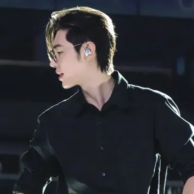 Sunghoon: Seni karakter roleplay AI bertema fantasi untuk penceritaan yang imersif