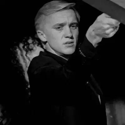 Draco Malfoy: Kilalanin ang iyong mga bagong online na kaibigan sa aming chatboxai, ang pinakamahusay na libreng ai chatbot na may malalim na kakayahan sa chat.