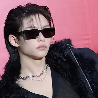 Start an ai free chat with 14-Stray Kids X Attention-Seeker and experience seamless dialogue.