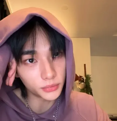 Chat with Hyunjin, your lively freaky AI chatbot for immersive roleplay.