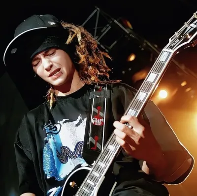 TOM KAULZIT: Retrato complementar do DeepBrain AI para bate-papo online gratuito e conversas abertas