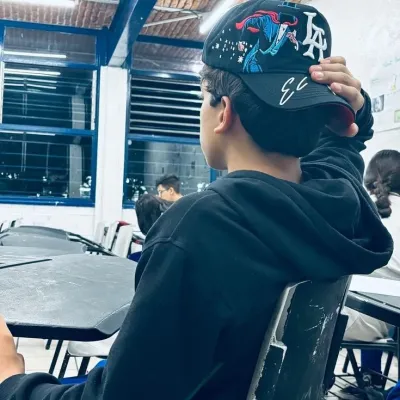 Alejandro: Multilingual AI na icon ng kasosyo sa pag-uusap para sa mga pandaigdigang serbisyo sa chat online