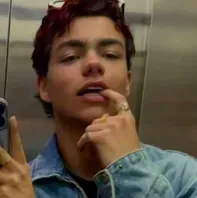 Malaki Barton: Ücretsiz çevrimiçi chatbot'a hazır AI kutumuzla sohbet edin ve AI'ya istediğiniz her şeyi sorun.	