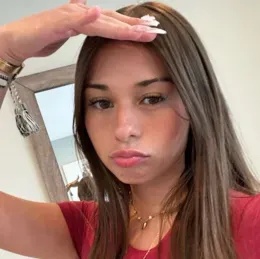 Sofi: Küresel çevrimiçi sohbet hizmetleri için çok dilli yapay zeka sohbet ortağı simgesi