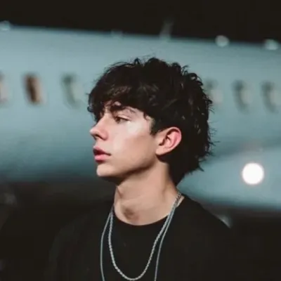 Lukas Urkijo: Interactive AI chatbot mascot for random chat and community-driven roleplay