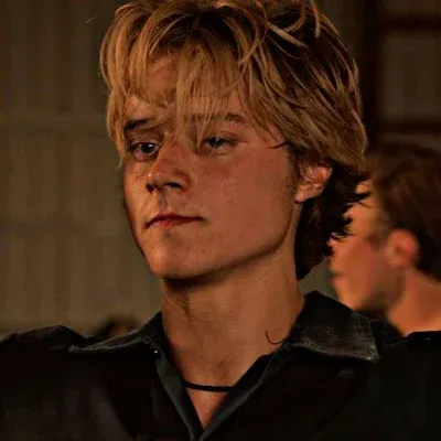 오비엑스 - 제이제이 메이뱅크: 암호화된 1대1 채팅 기능을 갖춘 보안 AI 챗봇 아바타	