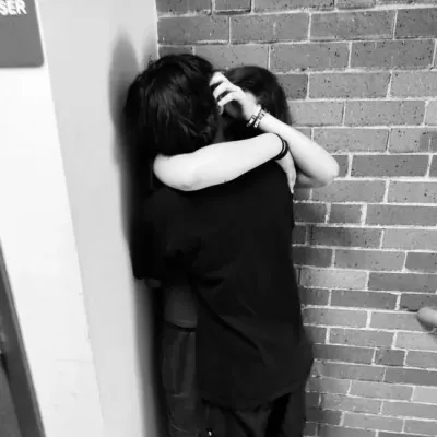 _Mayk_: Gerçekçi kişilik özelliklerine sahip, özelleştirilebilir yapay zeka kız/erkek arkadaş avatarı	