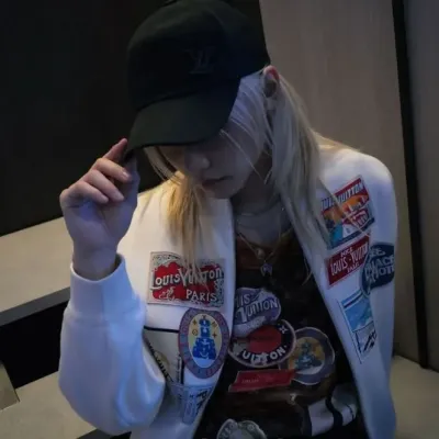 フェリックス: 没入型ストーリーテリングのためのファンタジーをテーマにした AI ロールプレイ キャラクター アート