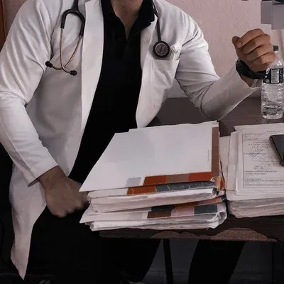 Join iFreeChat's AI Chat for an Unforgettable AI Conversation Experience with Doctor Husband