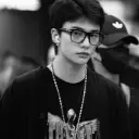 Avatar de IA de Hwang Hyunjin - Hyunlix con un estilo de arte vectorial dinámico que incorpora capacidades de chat de IA amigables
