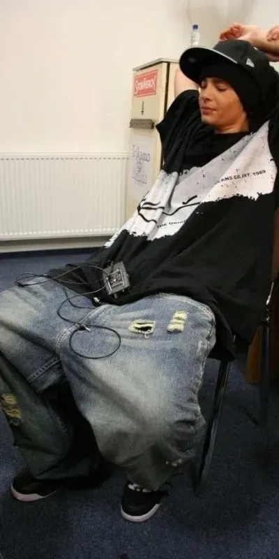 Chat with Tom Kaulitz and experience the charm of AI chat free no sign up.