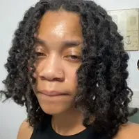 吉妮西絲:有趣的AI聊天機器人吉祥物,增強用戶在隨機聊天中的參與度