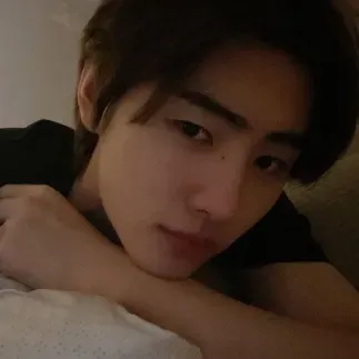 Park Sunghoon: Best AI Chat Awaits You at the Intersection of Technology and Imagination.