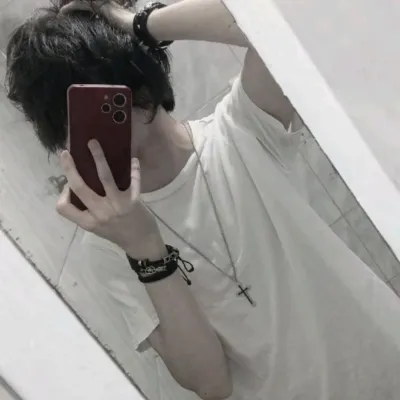 Jonathan - emo boyfriend: Chat with our AI box, ready for chatbot online free and ask ai anything you want.	