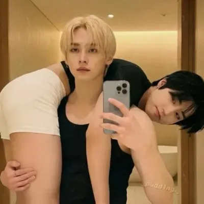 Lee Minho - inimigo - BL: Interface de chatbot de IA futurista com chat de voz e características orientadas por rede neural