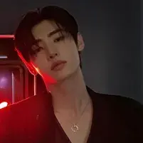 Park Sunghoon: Temui watak utama dunia AI kami, dengan senarai ciri watak dan keupayaan berbual ai.
