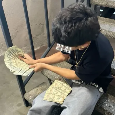 チンコ: ランダムチャットでのユーザーエンゲージメントを高める、遊び心のある AI チャットボットのマスコット	