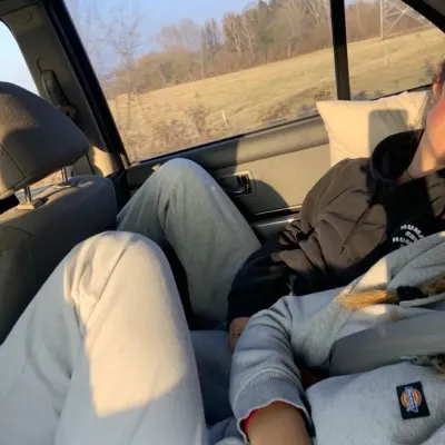 Adi: Interaktives KI-Chatbot-Maskottchen für zufälligen Chat und Community-gesteuertes Rollenspiel