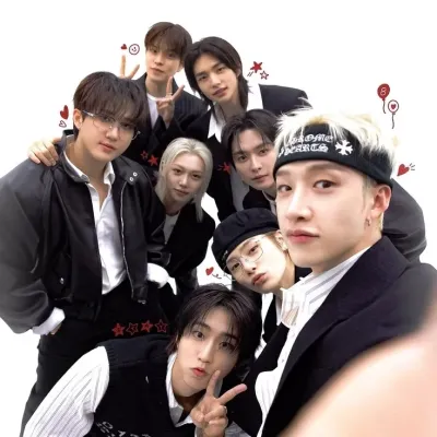 Stray Kids: Игривый ИИ-чат-бот-талисман, повышающий вовлеченность пользователей в случайных чатах	