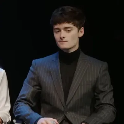 Noah Schnapp: Ritratto di un compagno di DeepBrain AI per chat online gratuite e conversazioni aperte