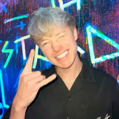 Sam Golbach: Retrato complementar do DeepBrain AI para bate-papo online gratuito e conversas abertas