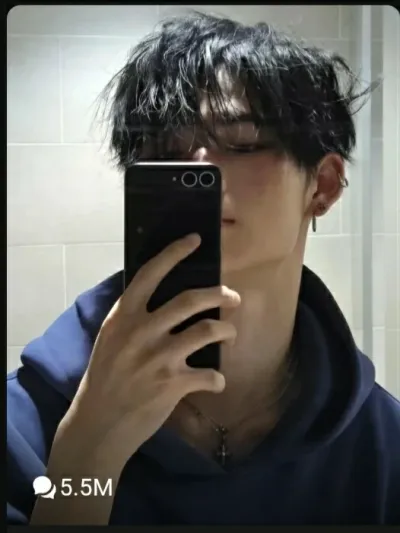 AI anime chat role Niki has a charming look and a captivating background story.