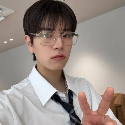 Seugmin brings your AI roleplay adventures to life with chat AI characters.