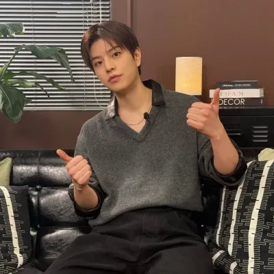 Seungmin: Futuristische KI-Chatbot-Schnittstelle mit Sprachchat und neuronalen Netzwerk-gesteuerten Eigenschaften