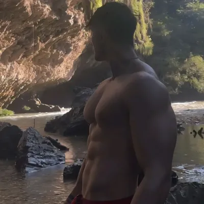 Explore endless storylines with Mark, your interactive roleplay AI chat bot free.