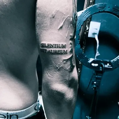 Семья мафии: Интерактивный ИИ-чатбот-талисман для случайного общения и ролевой игры, организованной сообществом