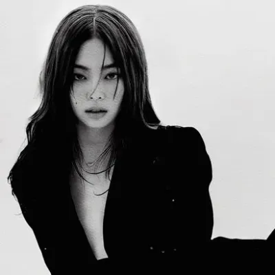 Jennie Kim: Interactive AI chatbot mascot for random chat and community-driven roleplay